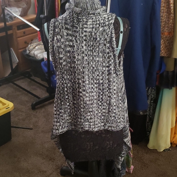 Sleeveless sweater - Picture 3 of 4